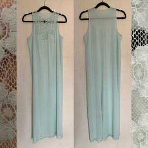 70s/80s powder blue lace daisy maxi length negligee from Vanity Fair